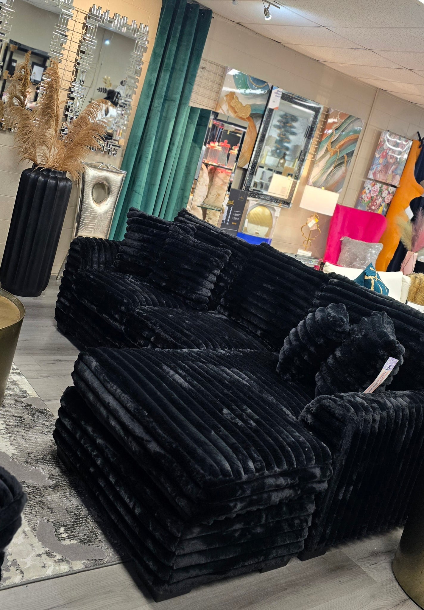 Black Sectional w/Reversible Chaise (Item can't be shipped, Local pickup/delivery only*